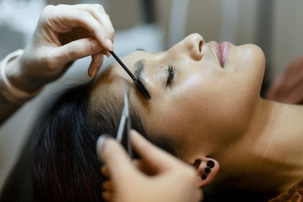 Comment accroître votre beauté faciale grâce à l’attrait de vos sourcils ?