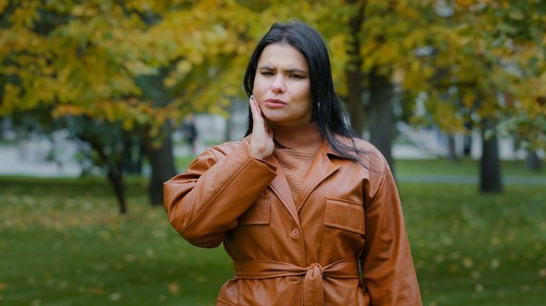 Avoir une mâchoire carrée : comment choisir une gomme de musculation ?