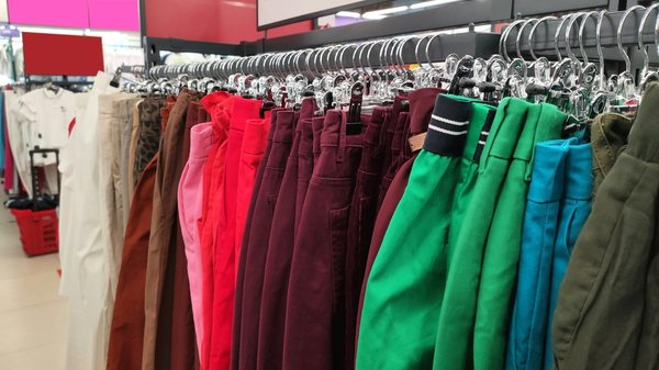 Renouvelez votre style avec les pantalons homme serge blanco